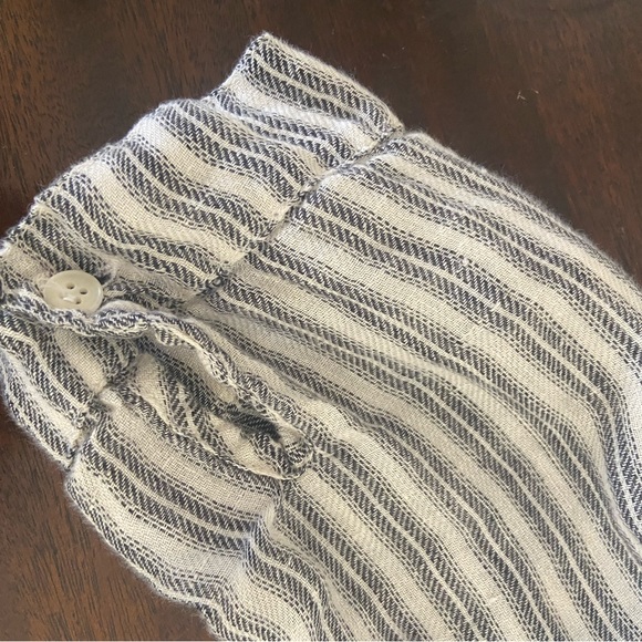 CP Shades linen blend top, size small - Picture 4 of 11